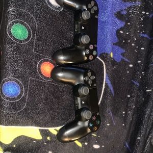 PS4. Controllers used and does work charger cable included